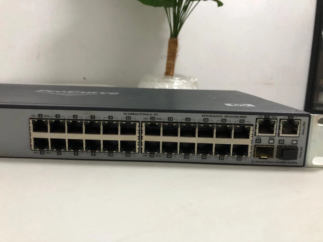 Switch Réseau HP ProCurve 2610-24 (24 Ports + Uplinks Gigabit/SFP) - J9085A