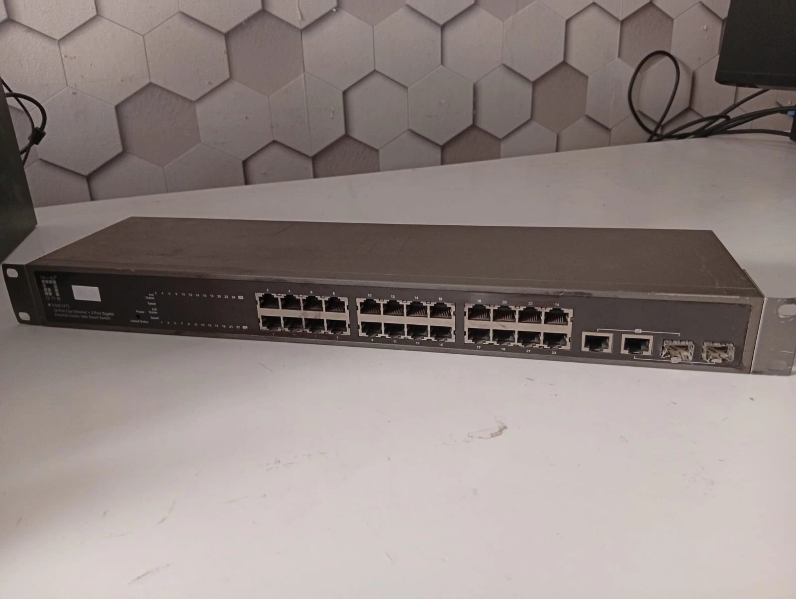 SWITCHEUR  GSW-2473 /24 ports Fast Ethernet + 2 ports Gigabit