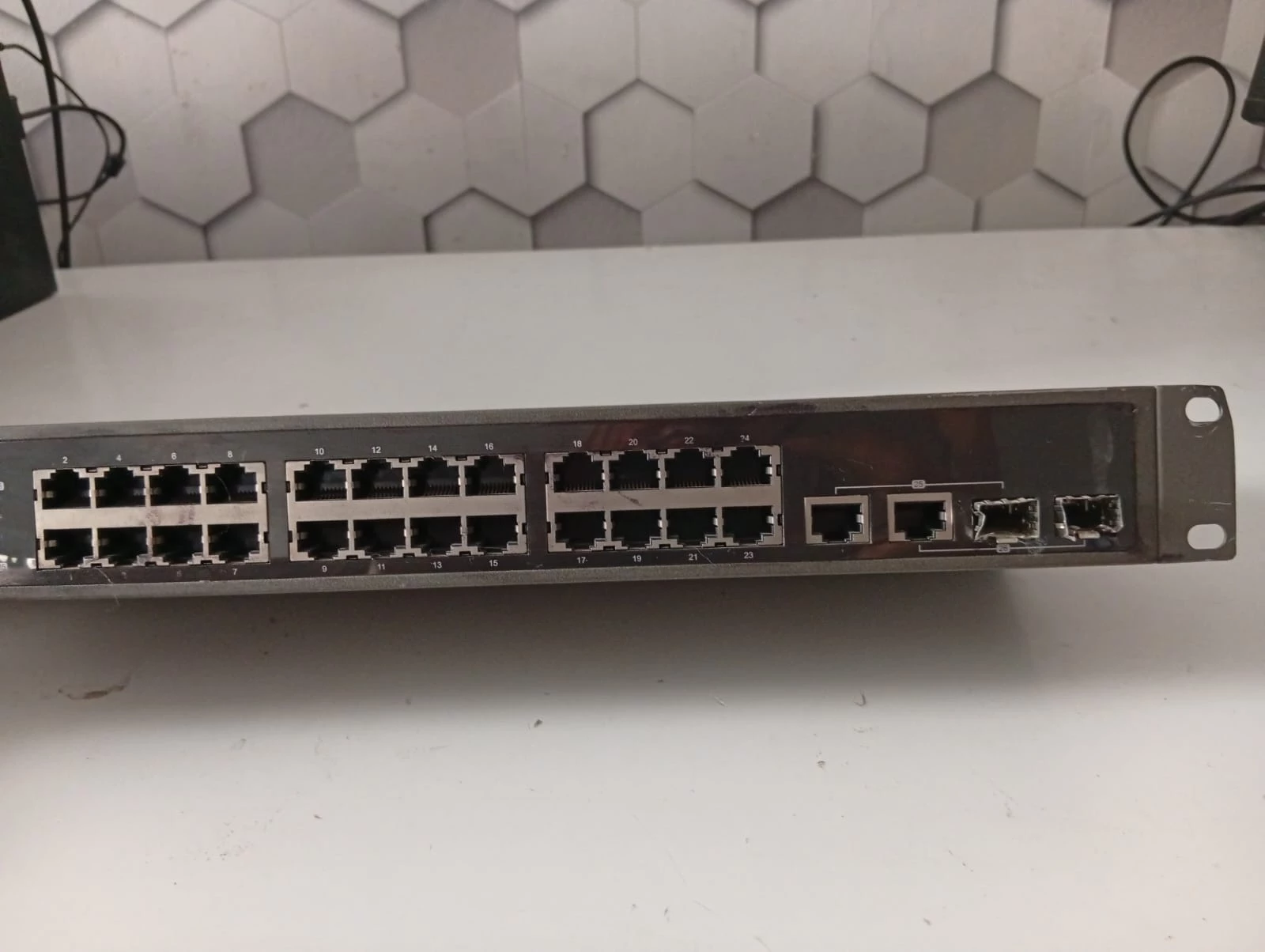 SWITCHEUR  GSW-2473 /24 ports Fast Ethernet + 2 ports Gigabit