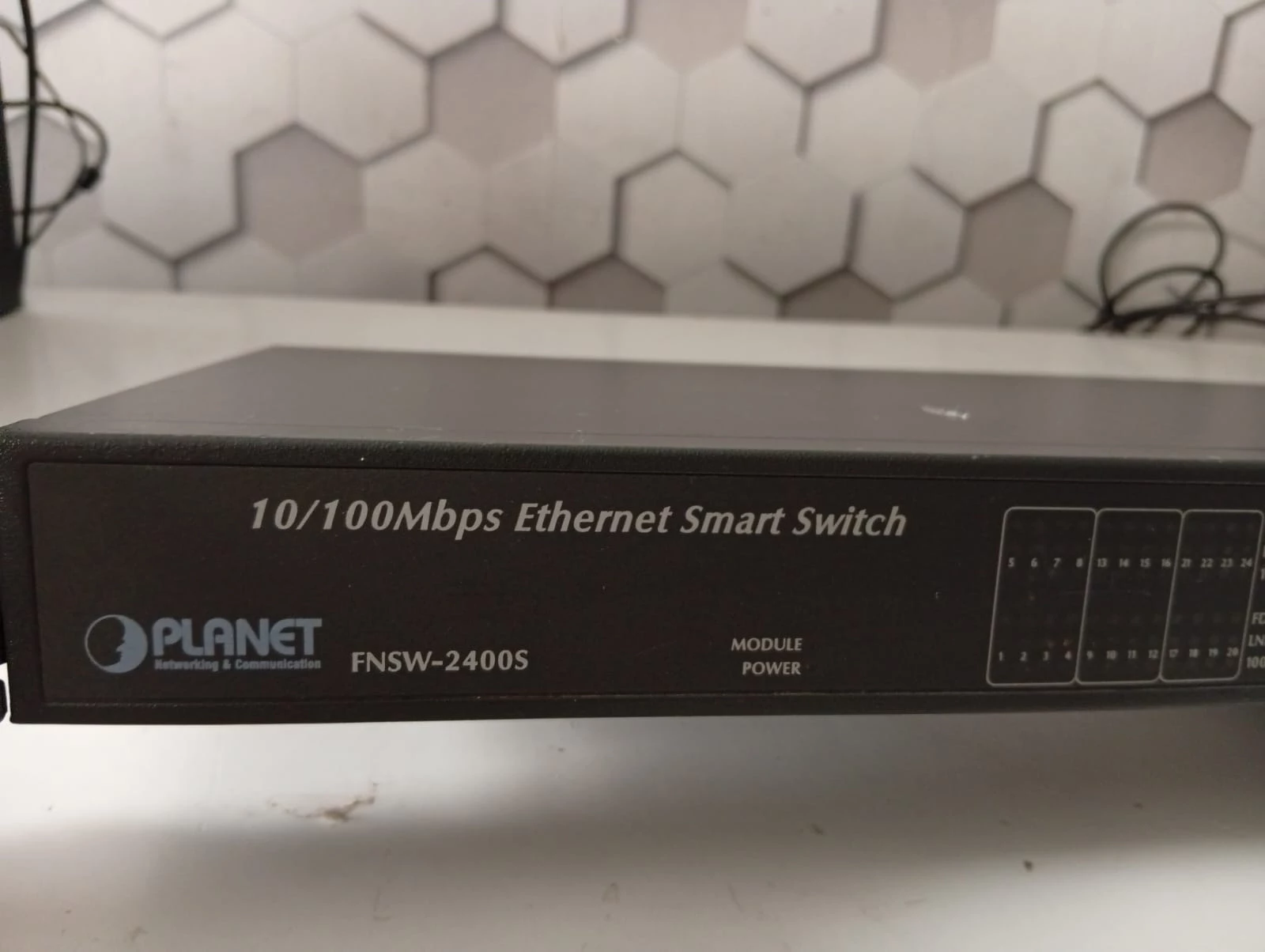 Switcheur FNSW-2400S Fast Ethernet Switch